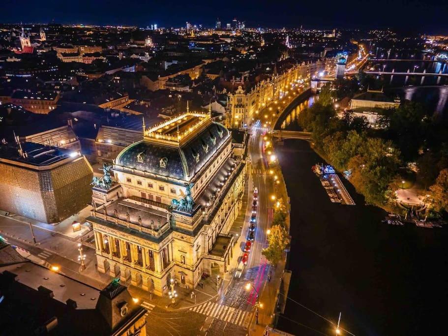Fabulous River View Studio In The Heart Of Praga