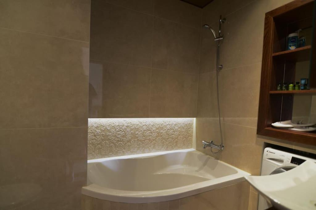 Apartamento Fabulous River View Studio In The Heart Of